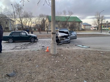 В Черногорске два автомобиля Lada не поделили дорогу