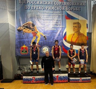Блестящая победа абаканского спортсмена: Денис Чернов взял золото Всероссийских соревнований по греко-римской борьбе среди юниоров