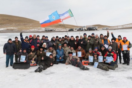 Накануне на льду Коксинского залива было жарко!