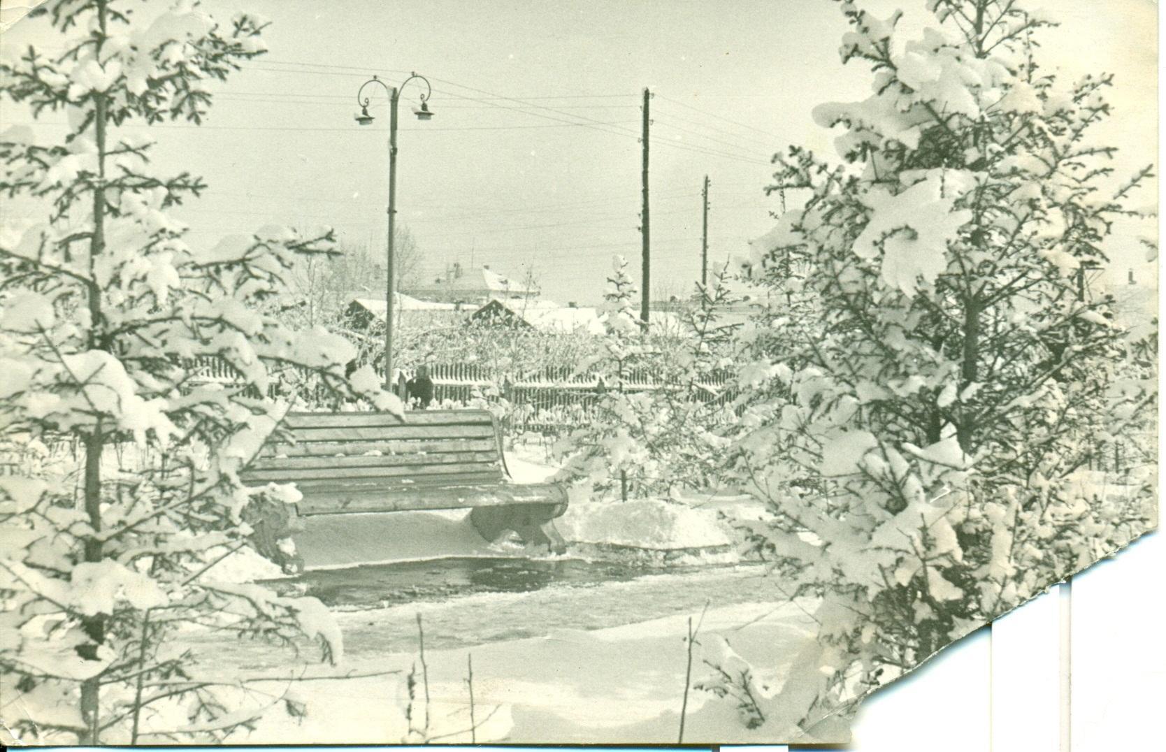 Краевед Л.И. Белоусова в своей книге «По улицам, длиною в жизнь» рассказывает, что по проспекту Ленина (тогда – улица Октябрьская) «Рядом с Исполкомом в 1931 году построена городская поликлиника на 60 посещений. Она... Краевед Л.И. Белоусова в своей книге «По улицам, длиною в жизнь» рассказывает, что по проспекту Ленина (тогда – улица Октябрьская) «Рядом с Исполкомом в 1931 году построена городская поликлиника на 60 посещений. Она...