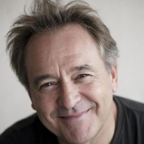 Когда человек моргает, мозг на долю секунды отключает обработку изображения и буквально дорисовывает картинку