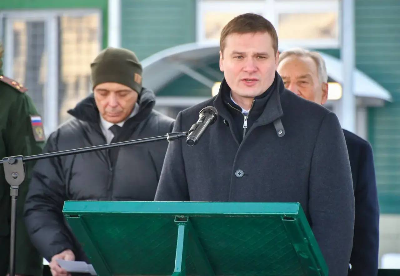 Валентин Коновалов принял участие в торжественной церемонии вручения Боевых знамен воинским формированиям Хакасии Валентин Коновалов принял участие в торжественной церемонии вручения Боевых знамен воинским формированиям Хакасии