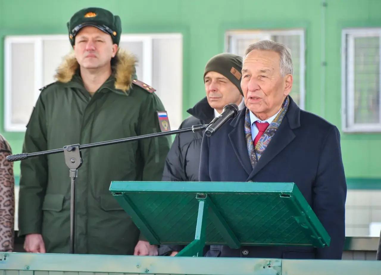 Валентин Коновалов принял участие в торжественной церемонии вручения Боевых знамен воинским формированиям Хакасии Валентин Коновалов принял участие в торжественной церемонии вручения Боевых знамен воинским формированиям Хакасии