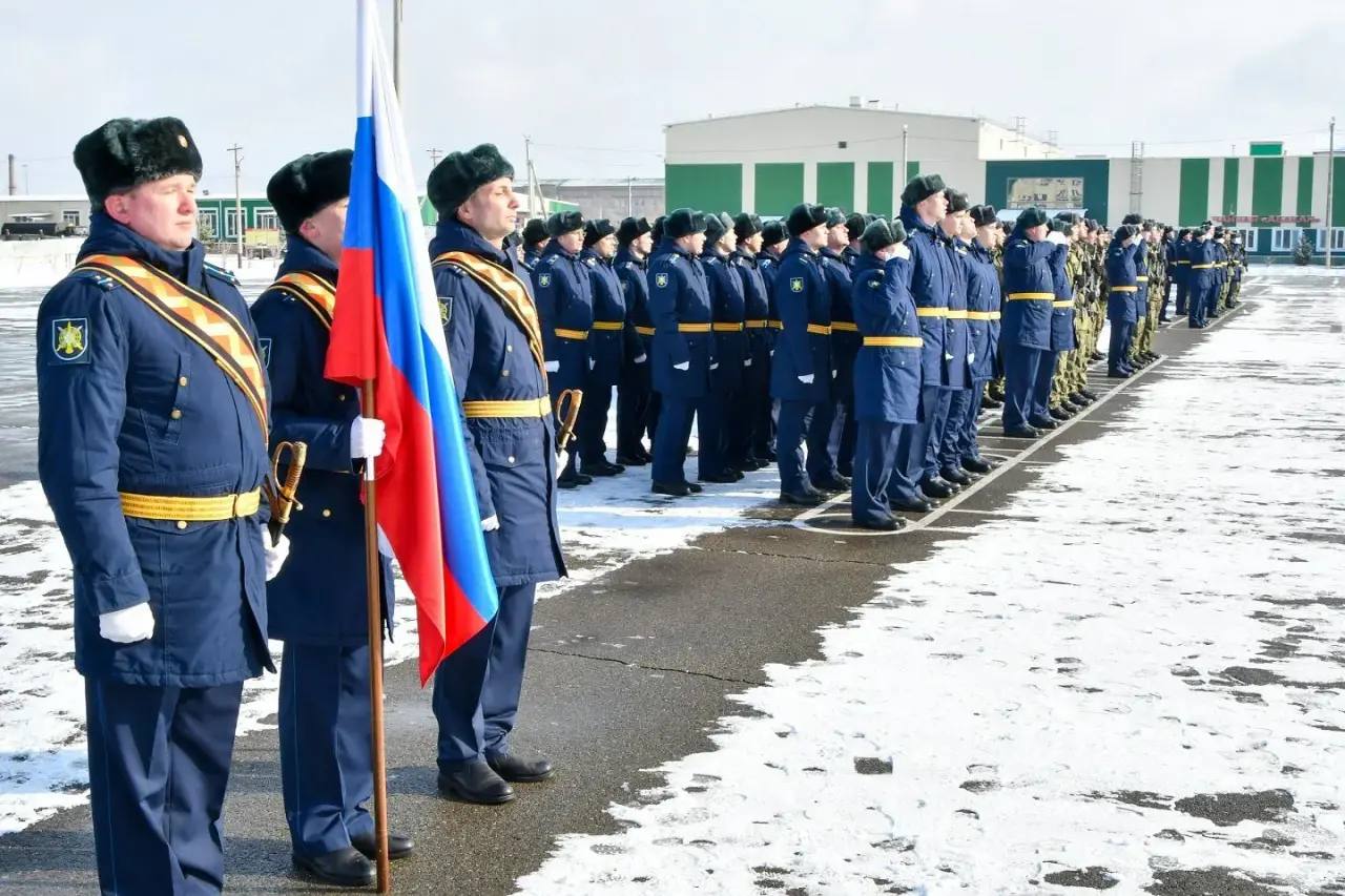 Валентин Коновалов принял участие в торжественной церемонии вручения Боевых знамен воинским формированиям Хакасии Валентин Коновалов принял участие в торжественной церемонии вручения Боевых знамен воинским формированиям Хакасии