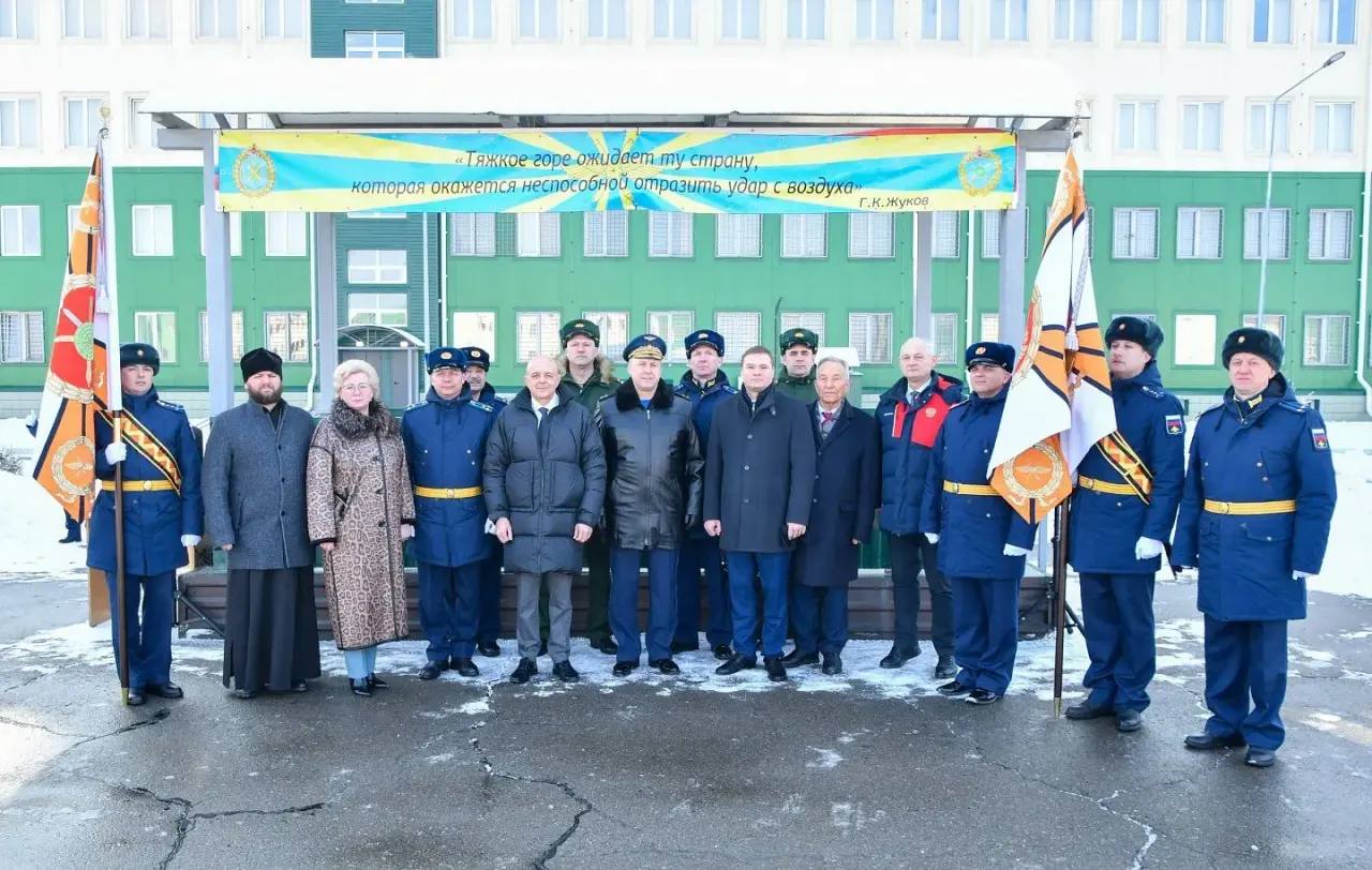 Валентин Коновалов принял участие в торжественной церемонии вручения Боевых знамен воинским формированиям Хакасии Валентин Коновалов принял участие в торжественной церемонии вручения Боевых знамен воинским формированиям Хакасии