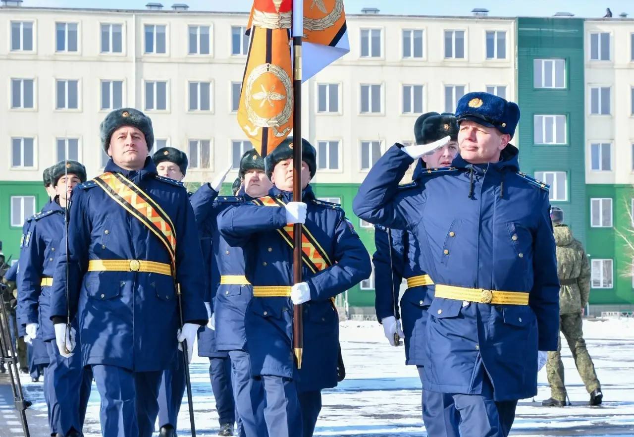 Валентин Коновалов принял участие в торжественной церемонии вручения Боевых знамен воинским формированиям Хакасии Валентин Коновалов принял участие в торжественной церемонии вручения Боевых знамен воинским формированиям Хакасии