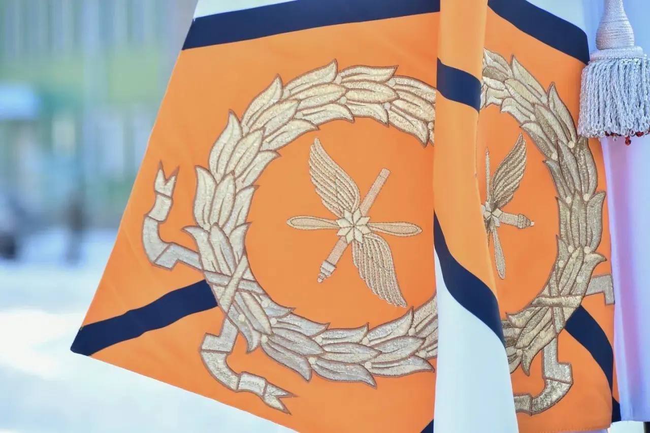 Валентин Коновалов принял участие в торжественной церемонии вручения Боевых знамен воинским формированиям Хакасии Валентин Коновалов принял участие в торжественной церемонии вручения Боевых знамен воинским формированиям Хакасии