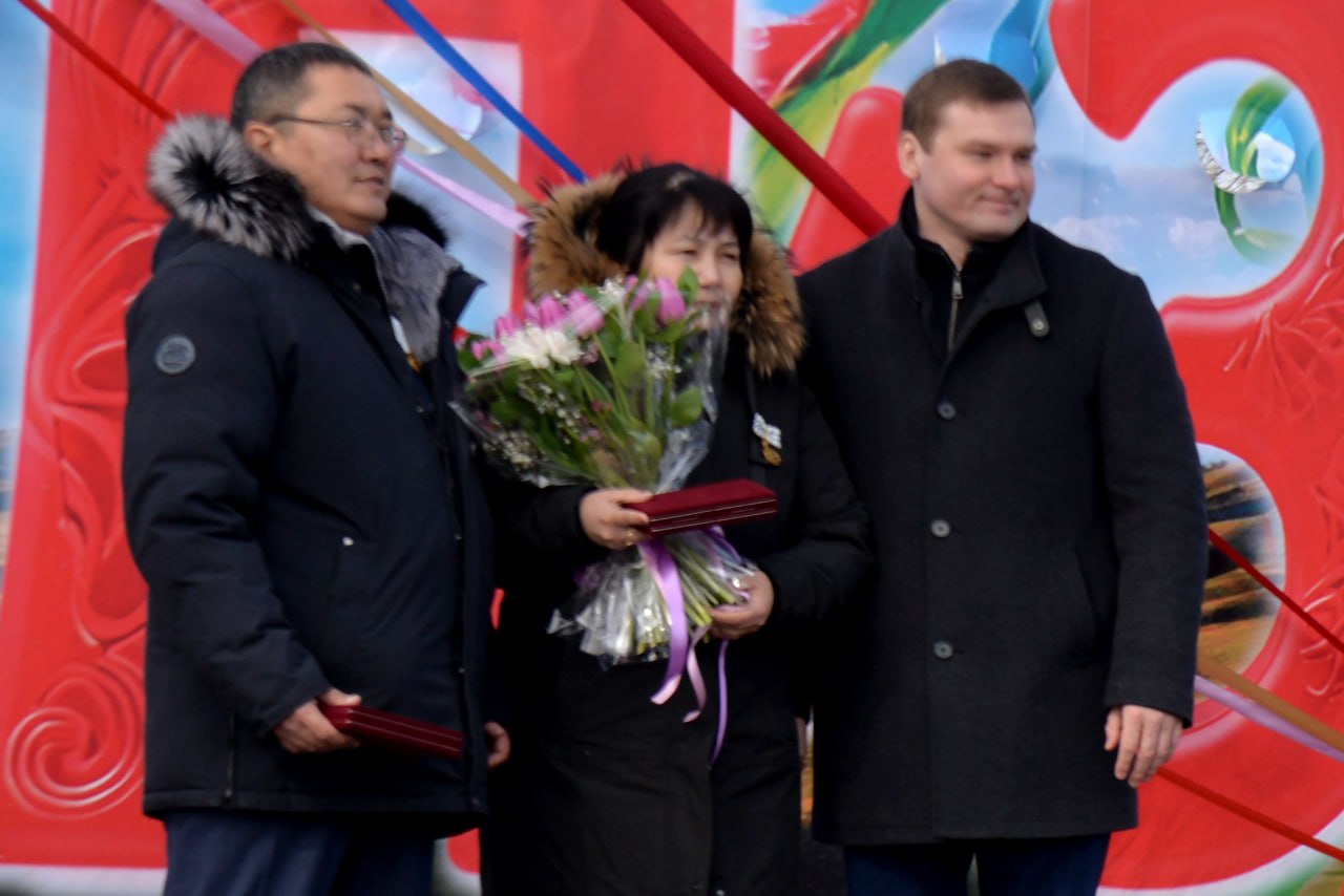 Семье начальника ОМВД России по Аскизскому району Леонида Мишакова вручена государственная награда – медаль ордена «Родительская слава» Семье начальника ОМВД России по Аскизскому району Леонида Мишакова вручена государственная награда – медаль ордена «Родительская слава»