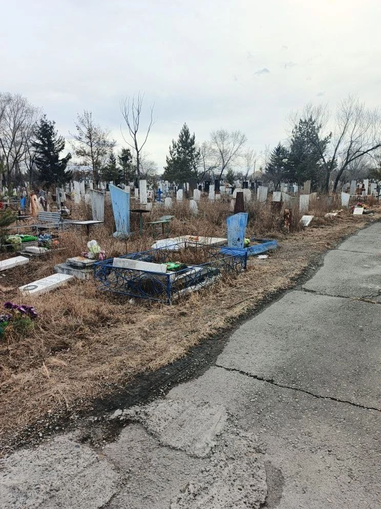 Больше двух десятков надгробий разрушили вандалы на старом кладбище Черногорска Больше двух десятков надгробий разрушили вандалы на старом кладбище Черногорска
