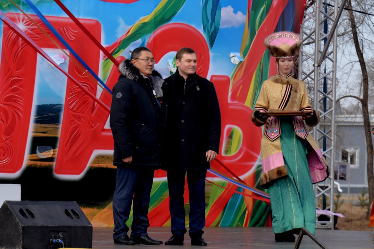 Семье начальника ОМВД России по Аскизскому району Леонида Мишакова вручена государственная награда – медаль ордена «Родительская слава» Семье начальника ОМВД России по Аскизскому району Леонида Мишакова вручена государственная награда – медаль ордена «Родительская слава»