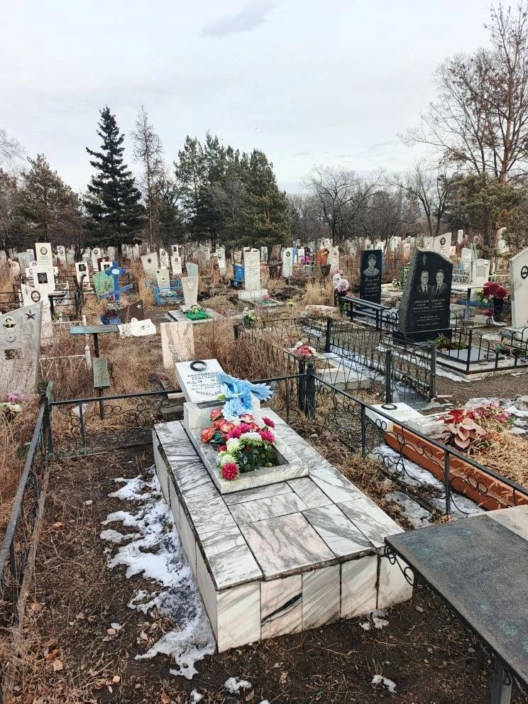 Больше двух десятков надгробий разрушили вандалы на старом кладбище Черногорска Больше двух десятков надгробий разрушили вандалы на старом кладбище Черногорска