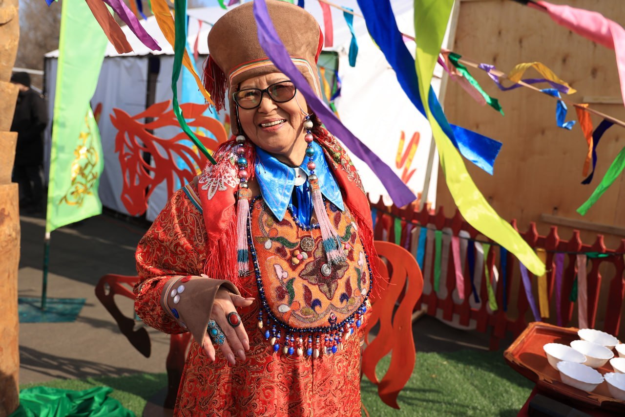 По-семейному, душевно в столице Хакасии встретили Чыл Пазы По-семейному, душевно в столице Хакасии встретили Чыл Пазы