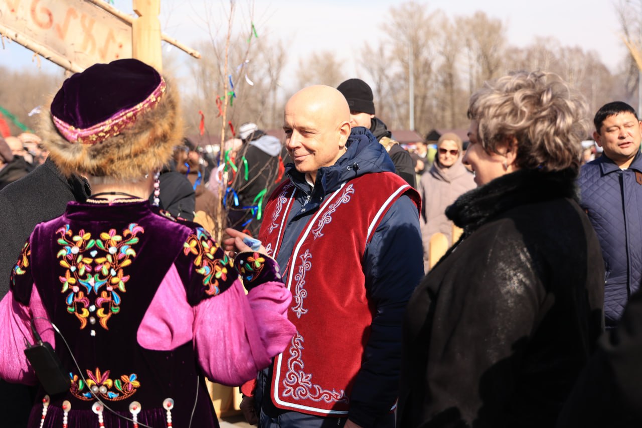По-семейному, душевно в столице Хакасии встретили Чыл Пазы По-семейному, душевно в столице Хакасии встретили Чыл Пазы
