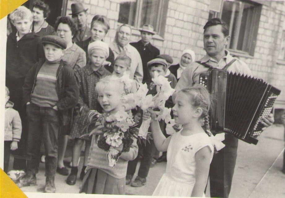 В сороковые годы, конечно, не было доступных средств связи, и, например, о сильных морозах и отмене занятий в абаканских школах оповещали… гудками! В газете «Советская Хакассия» от 21 января 1940 года опубликовано... В сороковые годы, конечно, не было доступных средств связи, и, например, о сильных морозах и отмене занятий в абаканских школах оповещали… гудками! В газете «Советская Хакассия» от 21 января 1940 года опубликовано...