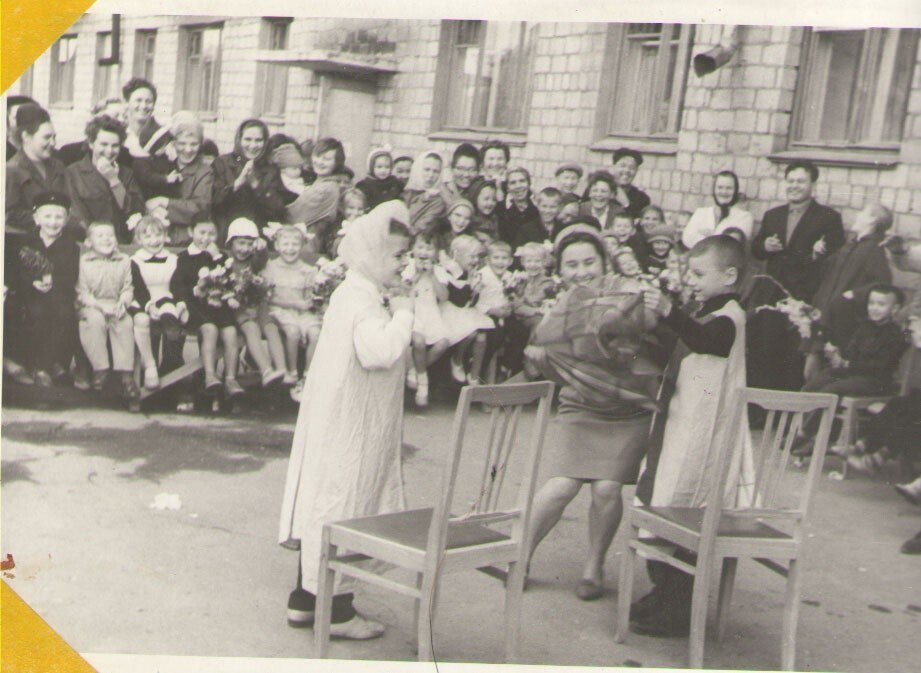 В сороковые годы, конечно, не было доступных средств связи, и, например, о сильных морозах и отмене занятий в абаканских школах оповещали… гудками! В газете «Советская Хакассия» от 21 января 1940 года опубликовано... В сороковые годы, конечно, не было доступных средств связи, и, например, о сильных морозах и отмене занятий в абаканских школах оповещали… гудками! В газете «Советская Хакассия» от 21 января 1940 года опубликовано...