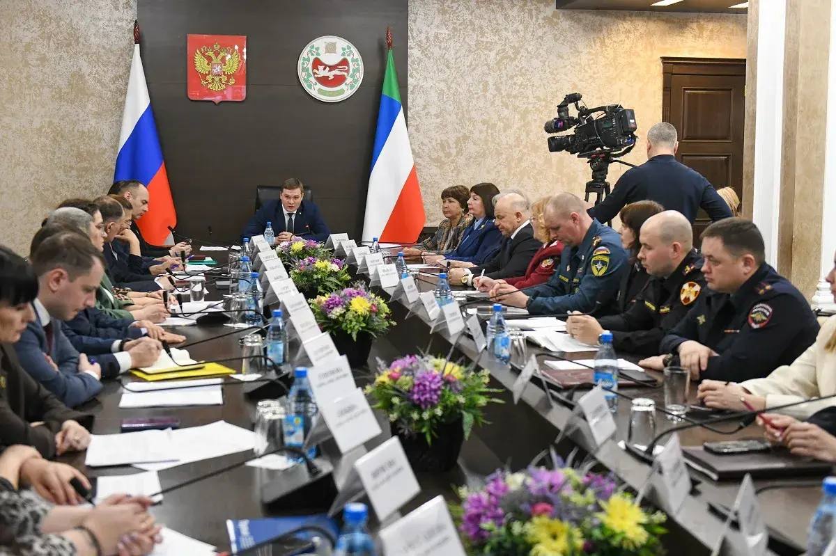 Профильные смены, трудоустройство на лето и поддержка нуждающихся: как в Хакасии организуют летний отдых для детей Профильные смены, трудоустройство на лето и поддержка нуждающихся: как в Хакасии организуют летний отдых для детей