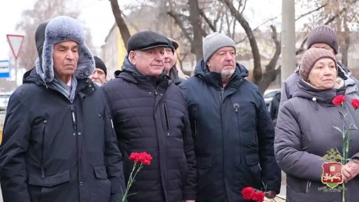 В Хакасии полицейские и росгвардейцы почтили память Сергея Кирячека , погибшего при исполнении служебного долга