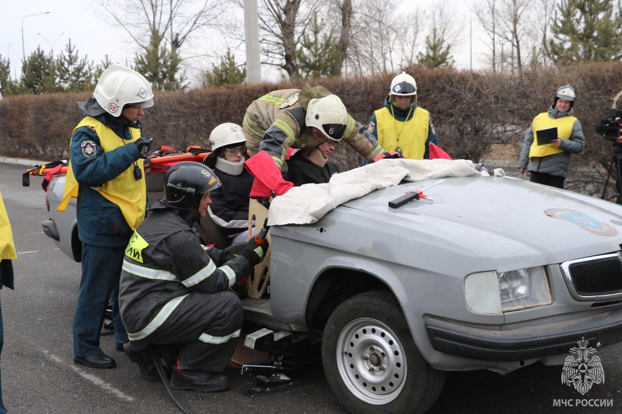 Сегодня наши огнеборцы выявляли лучшую команду в ликвидации последствий ДТП Сегодня наши огнеборцы выявляли лучшую команду в ликвидации последствий ДТП