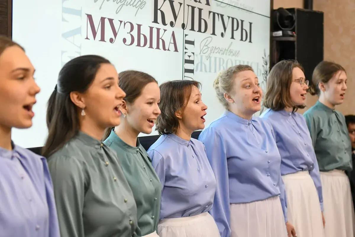 Работники культуры Хакасии отмечены высокими наградами: в правительстве республики состоялась торжественная церемония награждения Работники культуры Хакасии отмечены высокими наградами: в правительстве республики состоялась торжественная церемония награждения