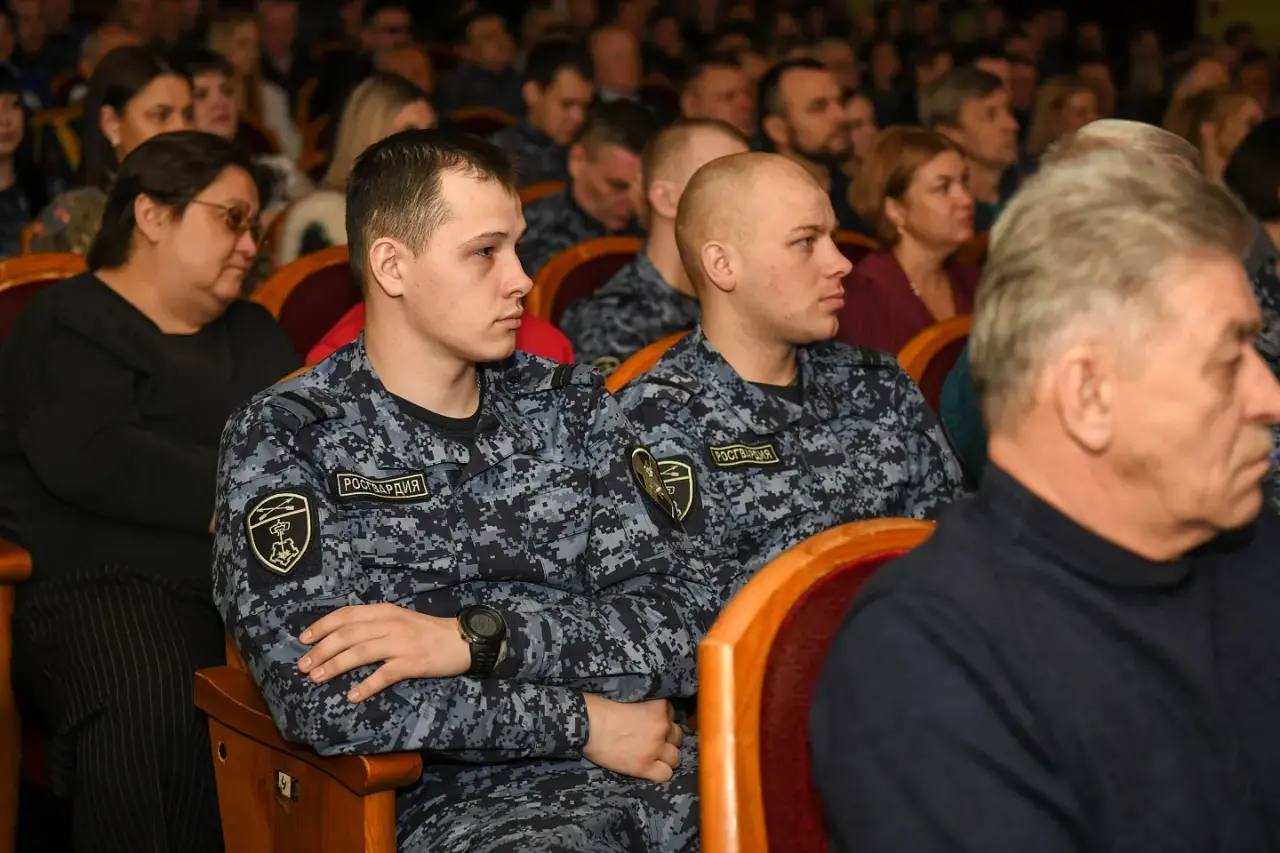 Десять лет на страже порядка: Валентин Коновалов поздравил сотрудников войск национальной гвардии с профессиональным праздником Десять лет на страже порядка: Валентин Коновалов поздравил сотрудников войск национальной гвардии с профессиональным праздником