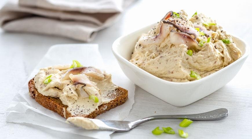 Секреты приготовления нежного селедочного масла с горчицей