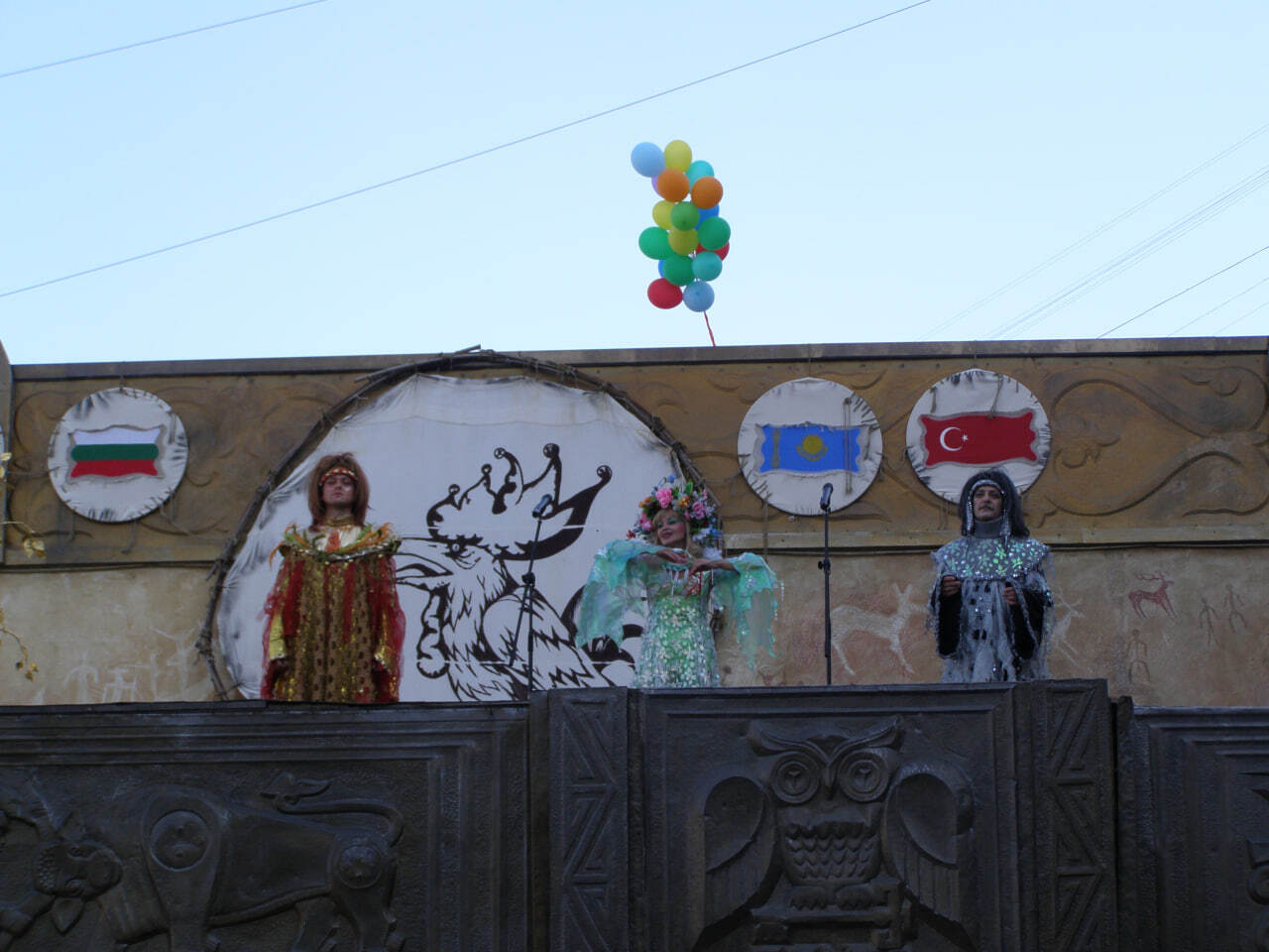 Немного об истории строительства театра «Сказка» в 1978-1979 годах по эскизам главного режиссёра Людвига Устинова и художника театра Марка Живило Немного об истории строительства театра «Сказка» в 1978-1979 годах по эскизам главного режиссёра Людвига Устинова и художника театра Марка Живило