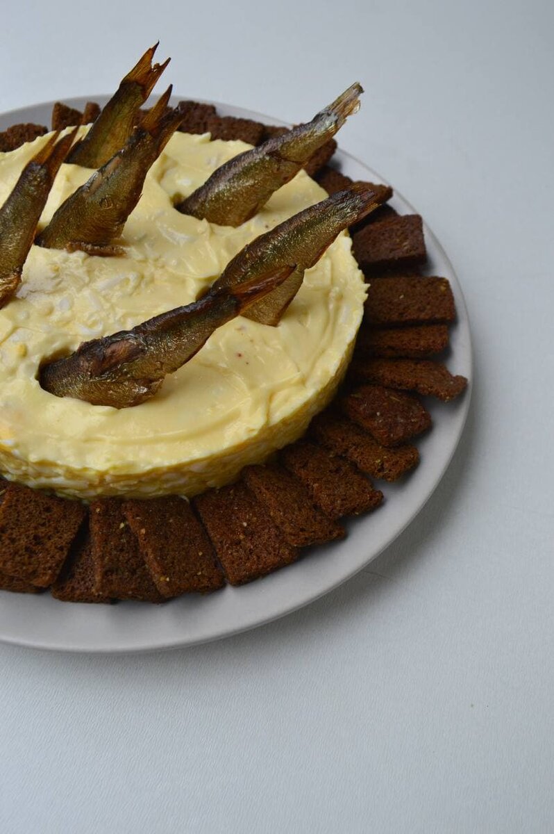 Салат с шпротами: простой и оригинальный рецепт для вашего стола