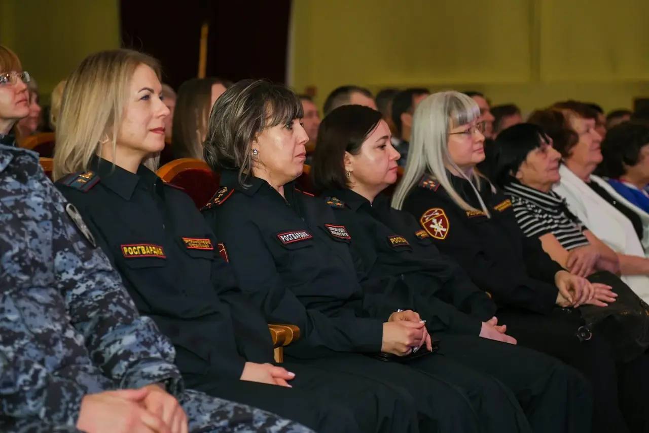 Десять лет на страже порядка: Валентин Коновалов поздравил сотрудников войск национальной гвардии с профессиональным праздником Десять лет на страже порядка: Валентин Коновалов поздравил сотрудников войск национальной гвардии с профессиональным праздником