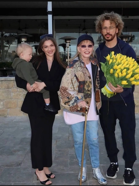 Пугачева в новой роли: свежие фото певицы вызвали волну обсуждений