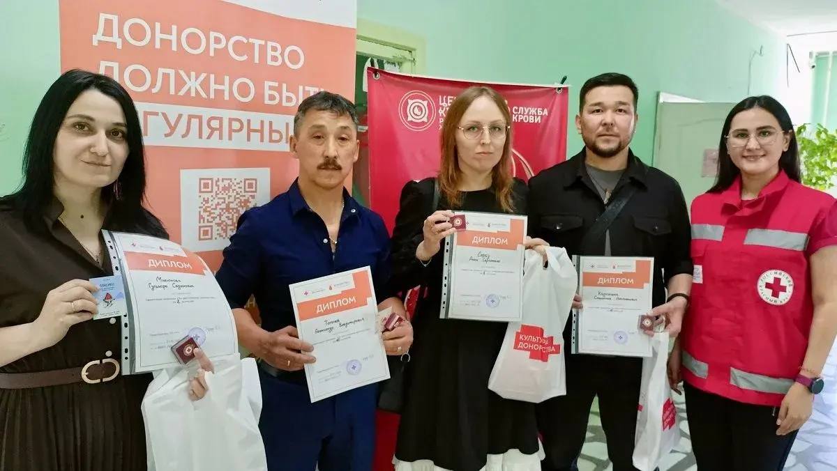 Торжественная церемония вручения удостоверений и нагрудных знаков Торжественная церемония вручения удостоверений и нагрудных знаков