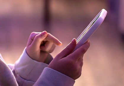 12-летняя школьница из Саяногорска, желая получить игровую валюту, опустошила родительский счёт