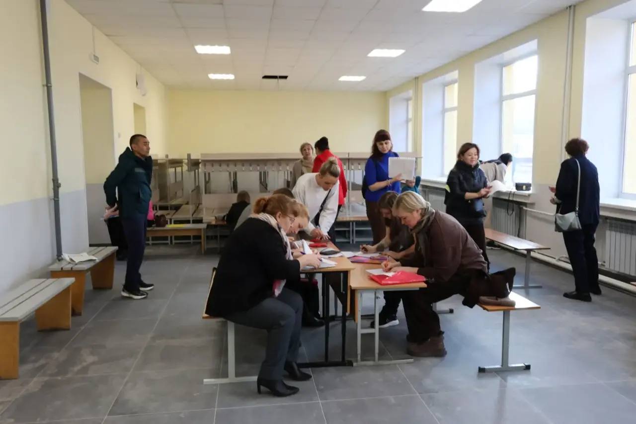 Сегодня во всех общеобразовательных учреждениях города Абакана началась долгожданная запись детей в первые классы