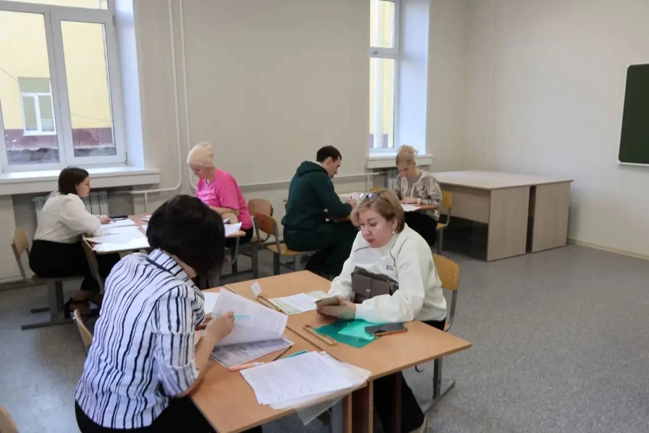 Сегодня во всех общеобразовательных учреждениях города Абакана началась долгожданная запись детей в первые классы Сегодня во всех общеобразовательных учреждениях города Абакана началась долгожданная запись детей в первые классы