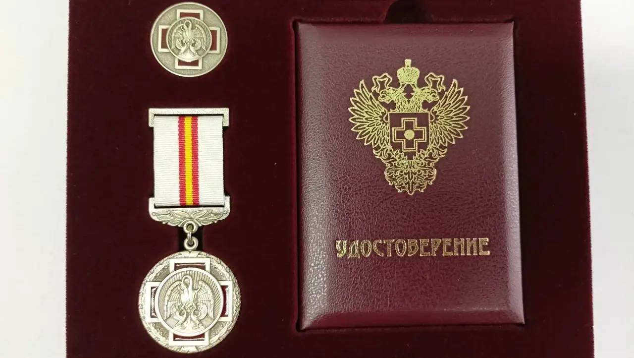 Торжественная церемония вручения удостоверений и нагрудных знаков Торжественная церемония вручения удостоверений и нагрудных знаков