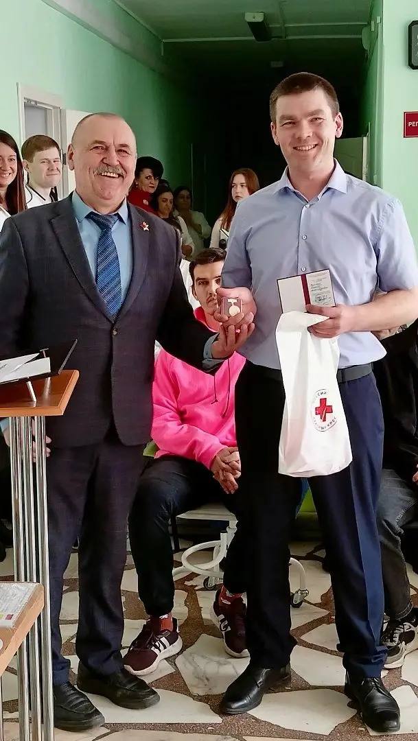 Торжественная церемония вручения удостоверений и нагрудных знаков Торжественная церемония вручения удостоверений и нагрудных знаков