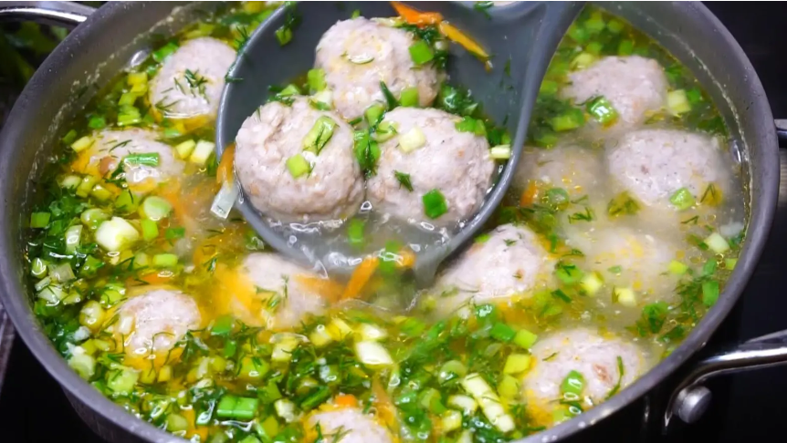 Суп с фрикадельками: быстрое и простое блюдо для всей семьи
