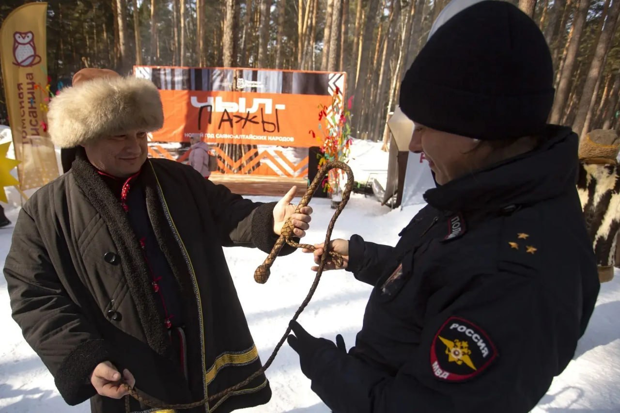 Ирина Волк: #ИсториясГеографией. Сегодня в рубрике «История с географией» расскажу об ярком этническом празднике народов Саяно-Алтая Чыл Пазы, что переводится как «Голова года» Ирина Волк: #ИсториясГеографией. Сегодня в рубрике «История с географией» расскажу об ярком этническом празднике народов Саяно-Алтая Чыл Пазы, что переводится как «Голова года»