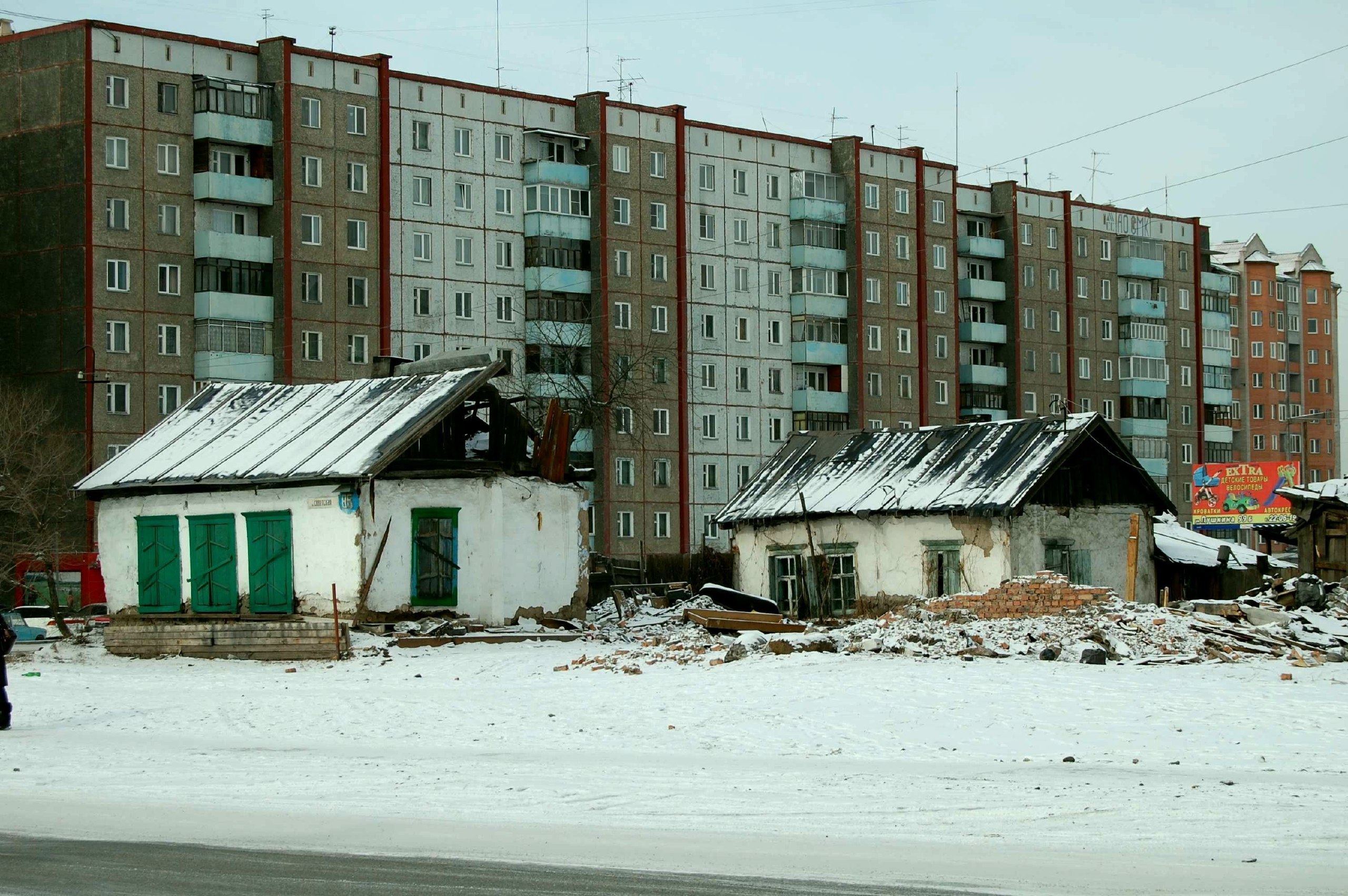 В 1997 году началось строительство первой очереди улицы Некрасова на протяжённости 1221 м, и уже после этого одна из главных городских магистралей стала постепенно преображаться В 1997 году началось строительство первой очереди улицы Некрасова на протяжённости 1221 м, и уже после этого одна из главных городских магистралей стала постепенно преображаться
