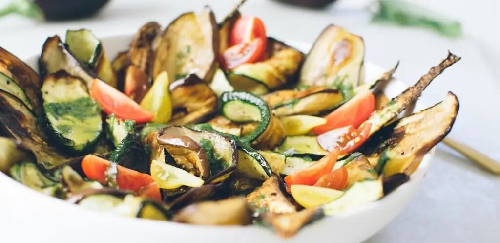 Необычный салат для праздника: укореняйте традиции с новыми вкусами