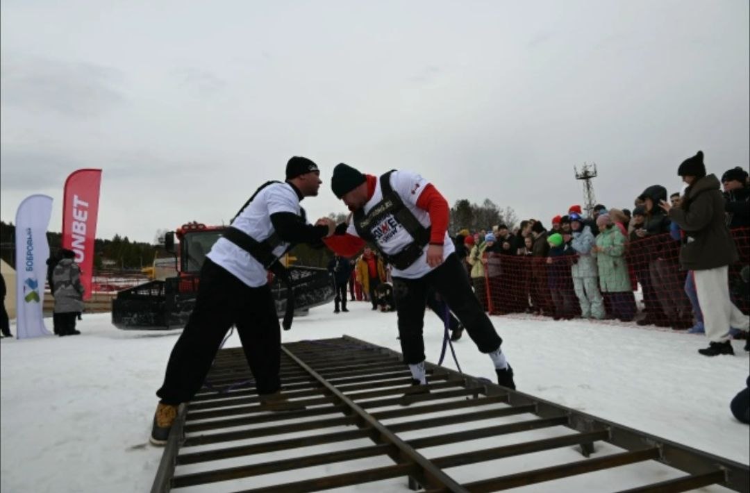 Абаканские атлеты Дмитрий Воронецкий и Петр Мартыненко установили рекорд России и мировой рекорд, протянув ратрак весом 7,5 тонн на 2,5 метра Абаканские атлеты Дмитрий Воронецкий и Петр Мартыненко установили рекорд России и мировой рекорд, протянув ратрак весом 7,5 тонн на 2,5 метра