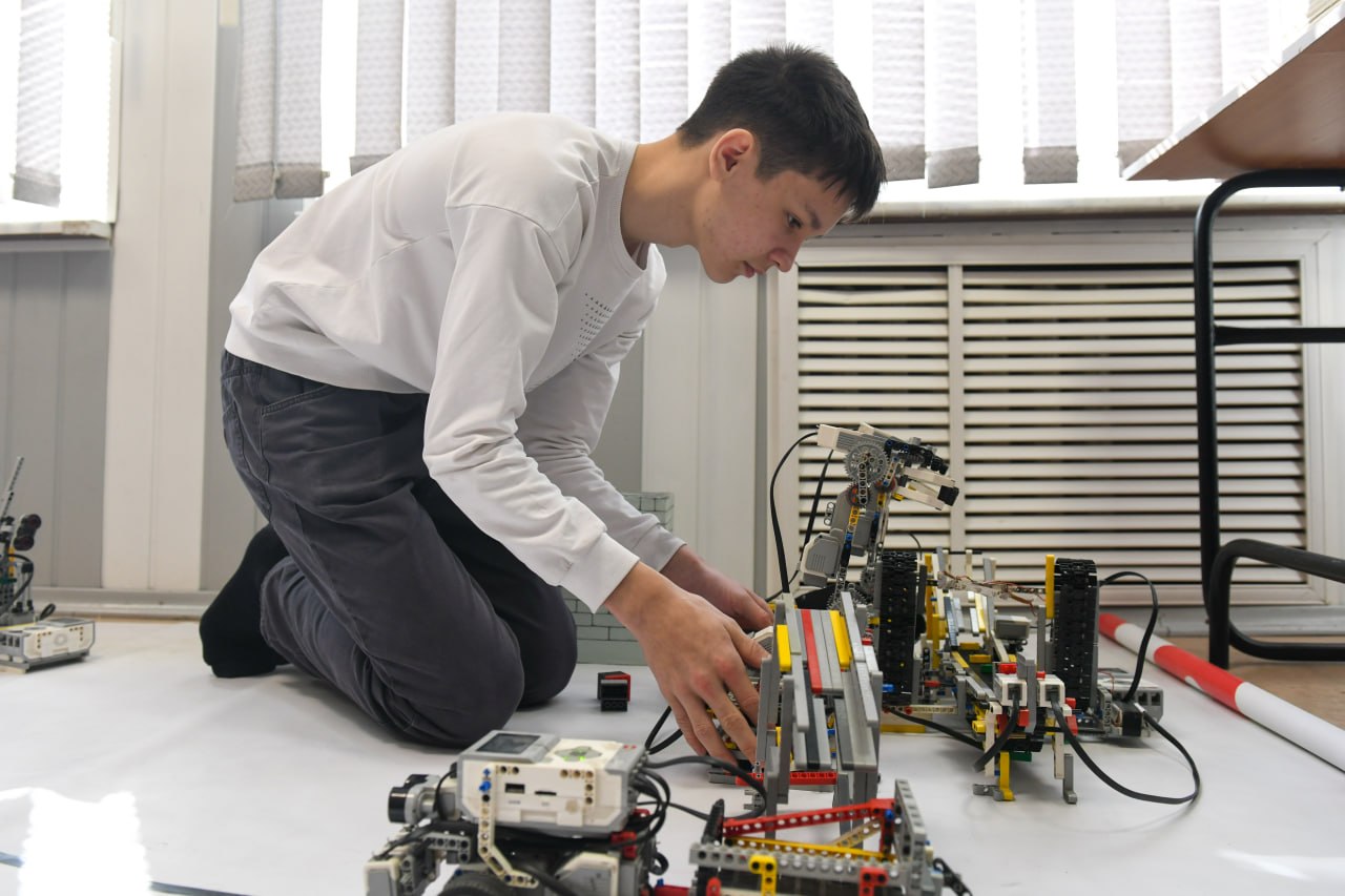 Валентин Коновалов: Встретился с участниками республиканской выставки «Технотворчество» Валентин Коновалов: Встретился с участниками республиканской выставки «Технотворчество»