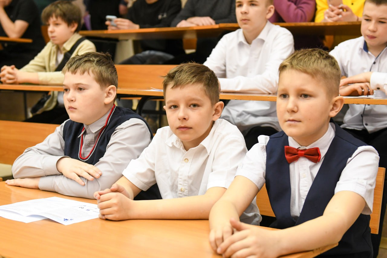 Валентин Коновалов: Встретился с участниками республиканской выставки «Технотворчество» Валентин Коновалов: Встретился с участниками республиканской выставки «Технотворчество»