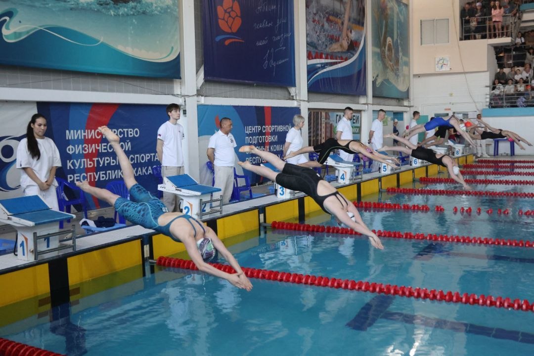 "Время побеждать": в Хакасии стартовали соревнования по плаванию