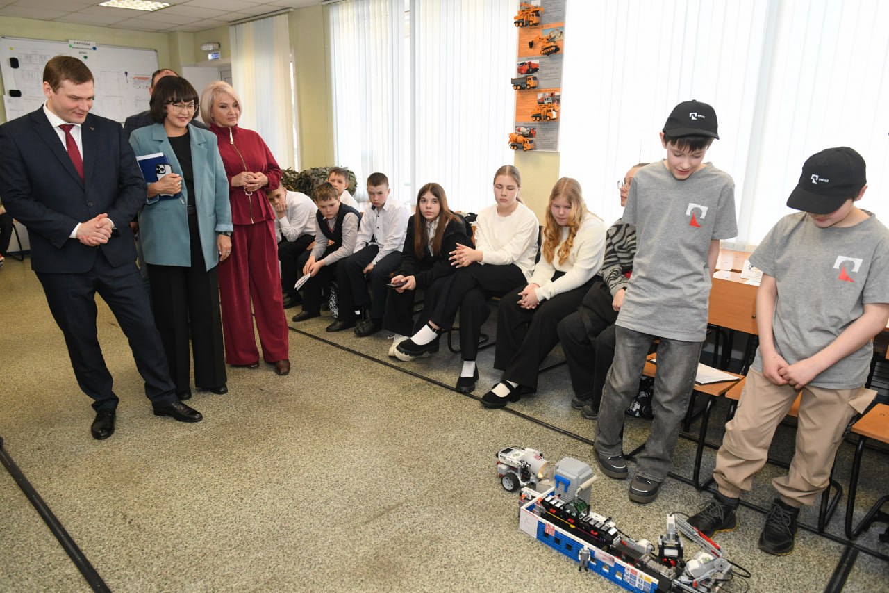 Валентин Коновалов: Встретился с участниками республиканской выставки «Технотворчество» Валентин Коновалов: Встретился с участниками республиканской выставки «Технотворчество»