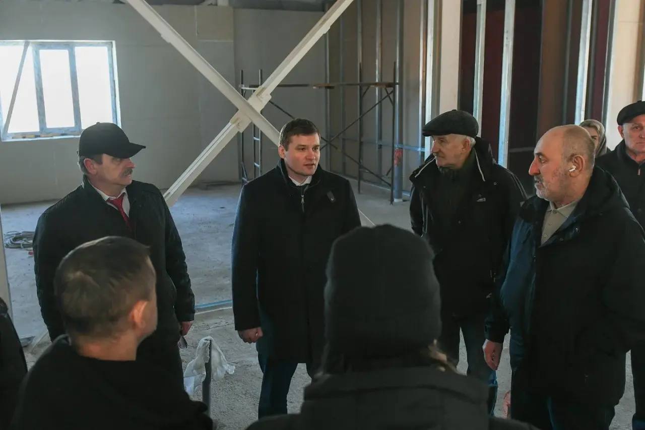 Валентин Коновалов осмотрел ход строительства важных инфраструктурных объектов в селе Боград Валентин Коновалов осмотрел ход строительства важных инфраструктурных объектов в селе Боград