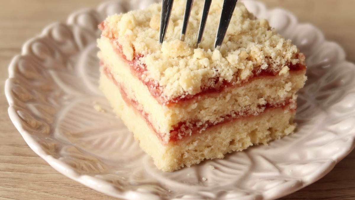 Классические песочные пирожные с джемом