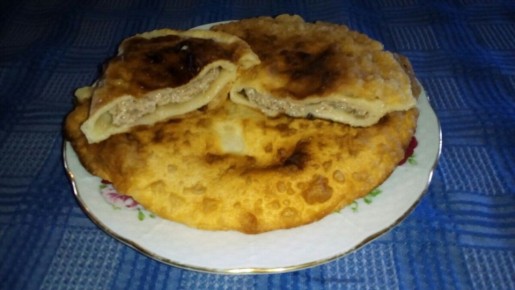 Чебуреки, которые не оставят равнодушным: секреты идеальной начинки и теста