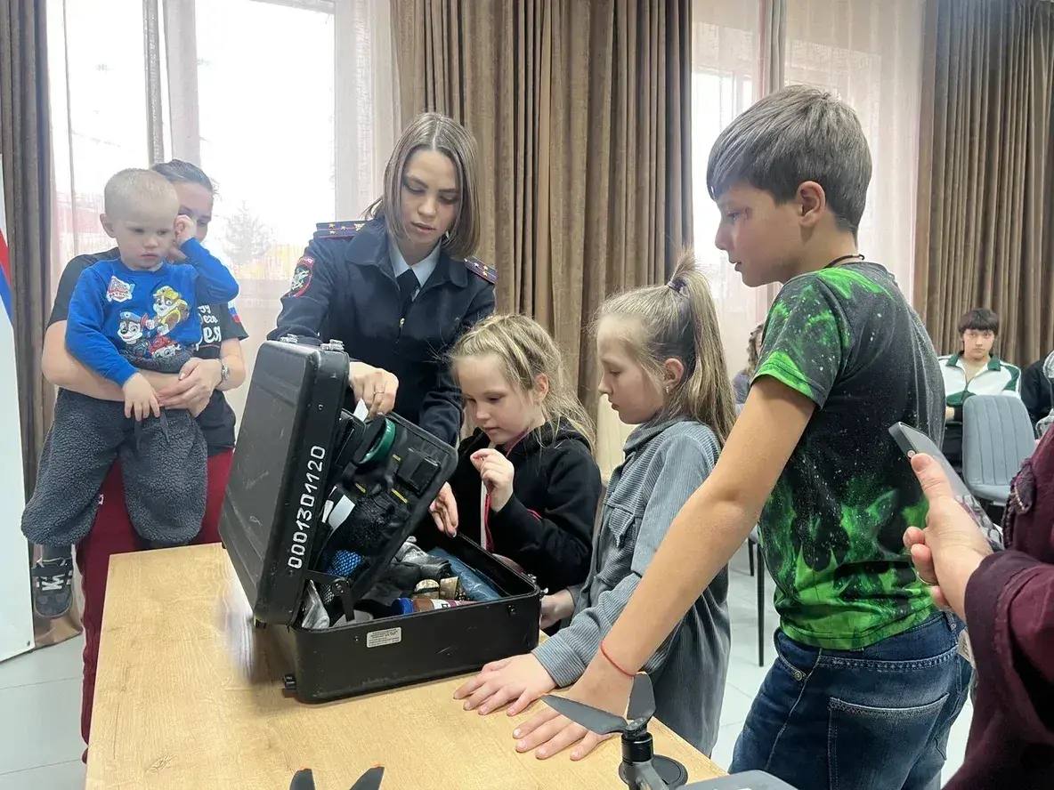 Транспортные полицейские Абакана провели встречу с семьями участников СВО Транспортные полицейские Абакана провели встречу с семьями участников СВО