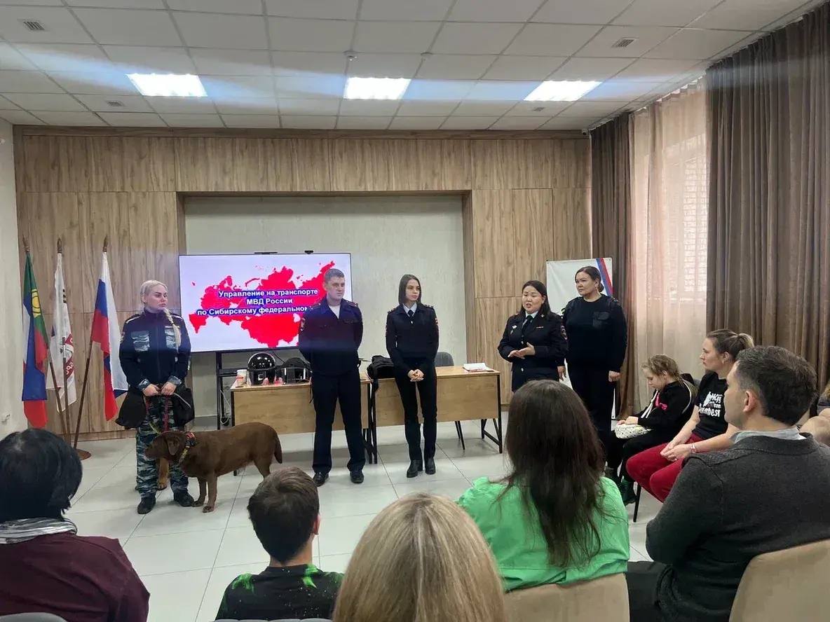Транспортные полицейские Абакана провели встречу с семьями участников СВО