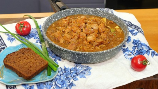 Луковый гуляш с индейкой – идеальное блюдо для всей семьи